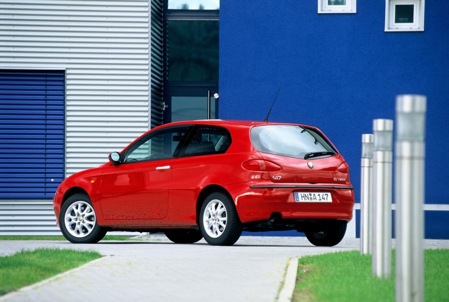  Alfa Romeo 147 3-Door (937A) 2000 года  (фото 40 из 43)